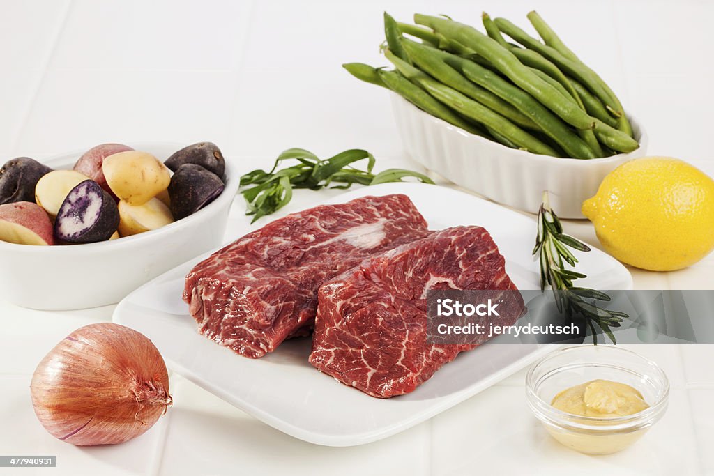 Aviso de filé grelhado e ingredientes de jantar - Foto de stock de Alecrim royalty-free