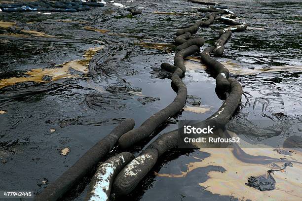 Crude Oil Spill Am Strand Stockfoto und mehr Bilder von Abgerissen - Abgerissen, Aufprall, Beschädigt