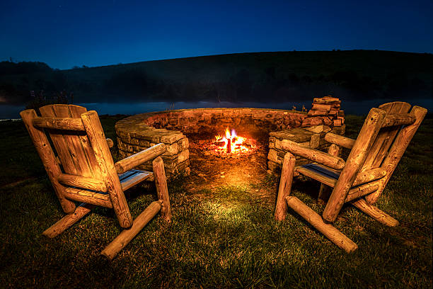 hoguera - fire pit fire camping burning fotografías e imágenes de stock