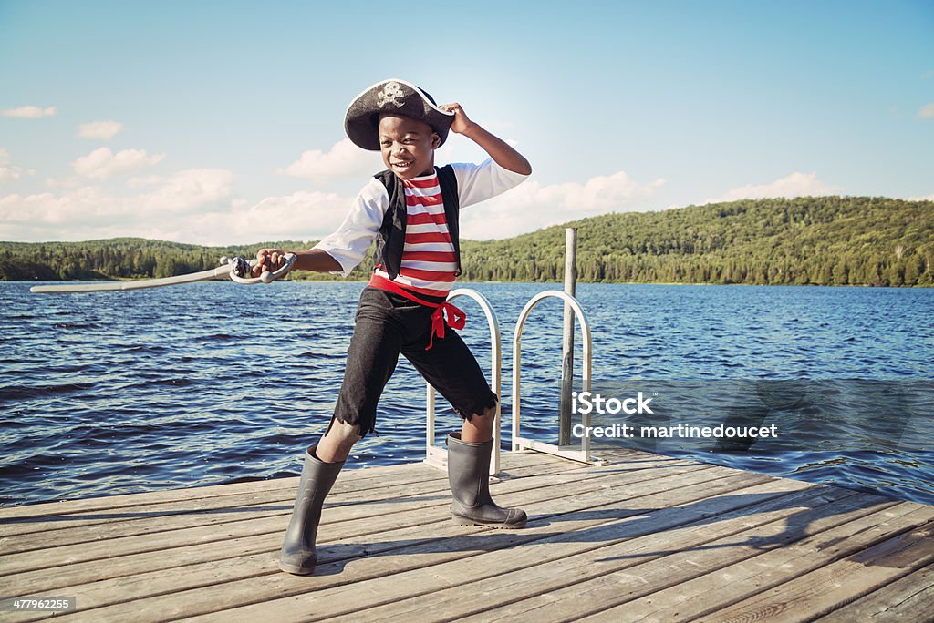 African-american Kind angezogen wie Piraten auf See. - Lizenzfrei Jungen Stock-Foto