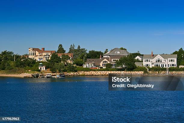 Luxo Waterfront Nova Inglaterra Casas Hyannis Moning Azul Céu - Fotografias de stock e mais imagens de Ajardinado