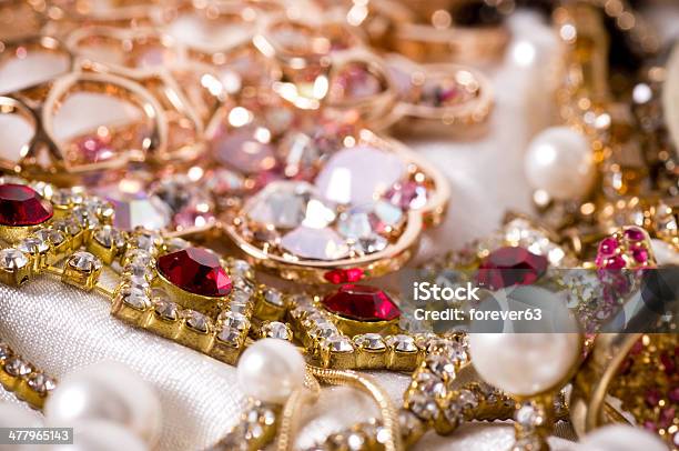Piękna Biżuteria - zdjęcia stockowe i więcej obrazów Akcesorium osobiste - Akcesorium osobiste, Biżuteria, Bransoleta