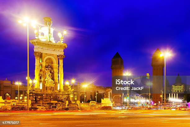 Foto de Vista Da Praça De Espanha Em Barcelona À Noite e mais fotos de stock de Arquitetura - Arquitetura, Barcelona - Espanha, Catalunha