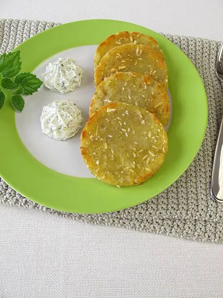 Potato pancakes with cream cheese and herbs - Kartoffelküchlein mit Kräuterfrischkäse