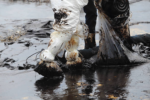 istock clean up Crude oil stain 477979427