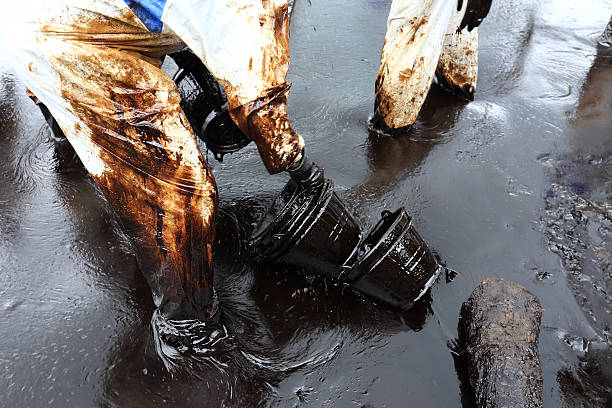 istock clean up Crude oil stain 477979439