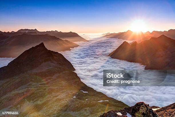 Foto de Tirol Vista Ao Nascer Do Sol e mais fotos de stock de Vale Montafon - Vale Montafon, Alpes europeus, Azul