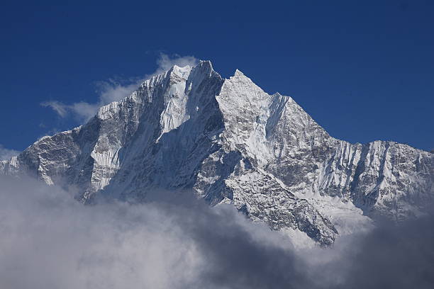 istock Majestic Peak of Thamserku 477985292