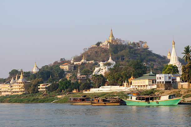 istock Pagodas on Ayeyarwady 477985612
