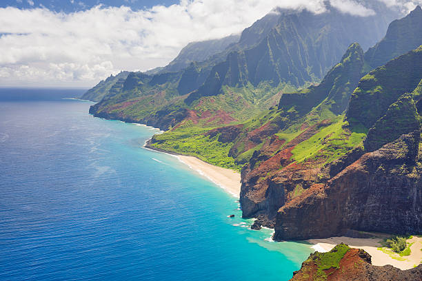 istock Na Pali Cost on Kauai 477985923