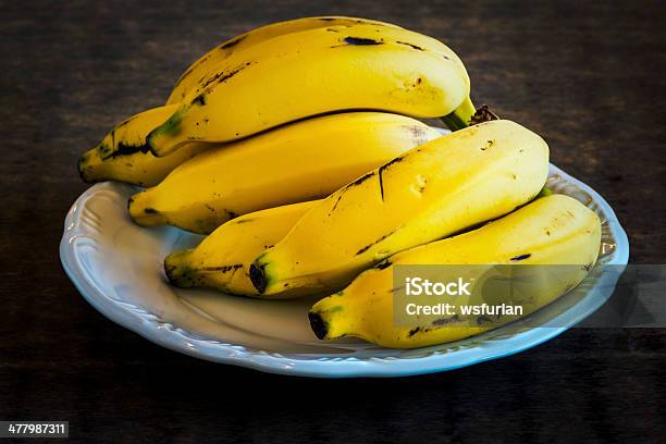 Banana - Fotografias de stock e mais imagens de Alimentação Saudável - Alimentação Saudável, Amarelo, Banana - Fruto tropical