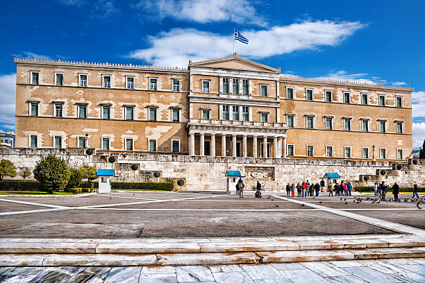 o parlamento grego em atenas, grécia - syntagma square - fotografias e filmes do acervo