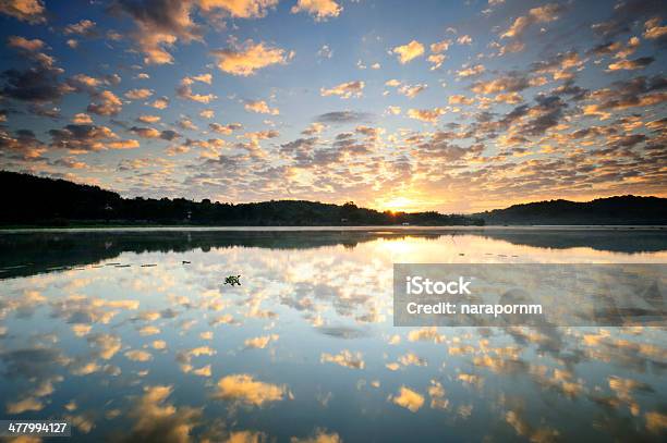 Sonnenuntergang Über Dem See Stockfoto und mehr Bilder von Abenddämmerung - Abenddämmerung, Baum, Blau