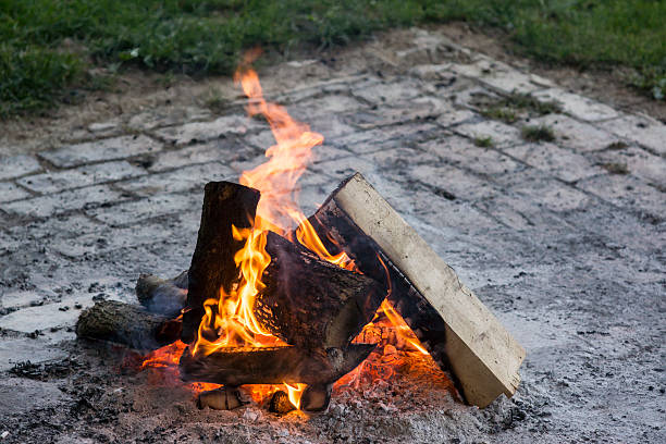 Camp'n Wilderness campfire. Aflame stock pictures, royalty-free photos & images