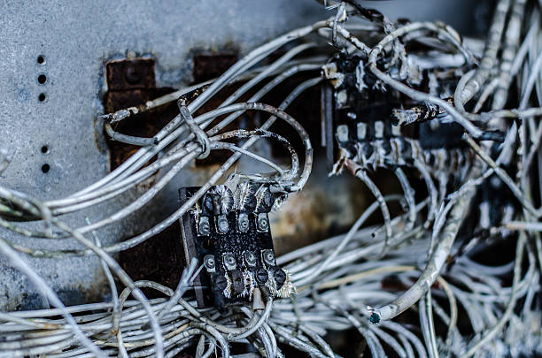 los problemas eléctricos - faulty fotografías e imágenes de stock