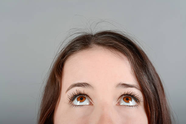 istock Young woman looking up 478003244