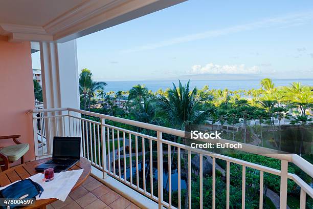 Frühstück Mit Blick Aufs Meer Stockfoto und mehr Bilder von Hawaii - Inselgruppe - Hawaii - Inselgruppe, Laptop, Balkon