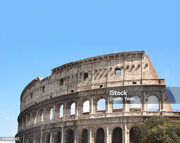 Collosseo - Fotografias de stock e mais imagens de Anfiteatro - Anfiteatro, Antigo, Ao Ar Livre