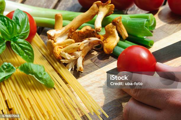 Preparazione Di Pasta - Fotografie stock e altre immagini di Alimentazione sana - Alimentazione sana, Alliacee, Basilico
