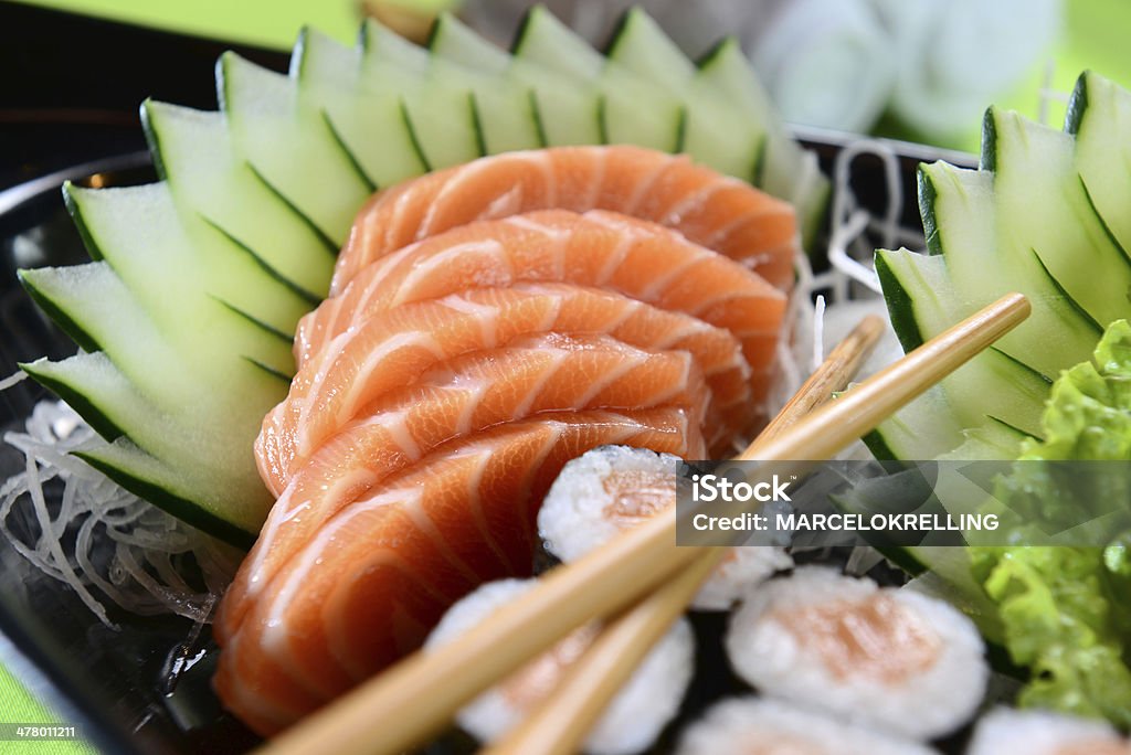 Comida japonesa sushi, sashimi y - Foto de stock de Cena libre de derechos