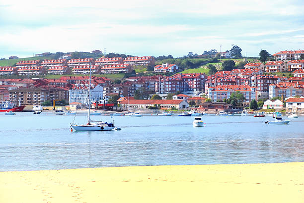 istock Navigating the bay looking for a beach 478012555