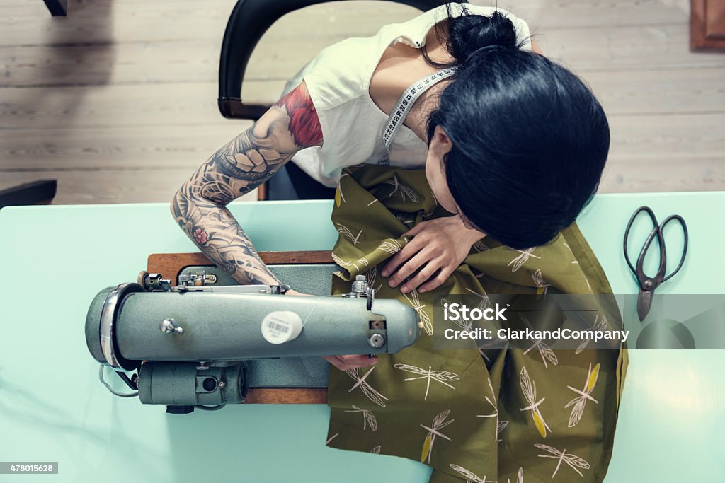 Dressmaker profesional en el trabajo - Foto de stock de Coser libre de derechos