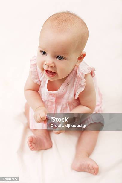Linda Niña Bebé Foto de stock y más banco de imágenes de 6-11 meses - 6-11 meses, Bebé, Foto de estudio