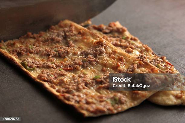 Foto de Pizza Turca Etliekmek e mais fotos de stock de Alimentação Saudável - Alimentação Saudável, Antepasto, Assado no Forno