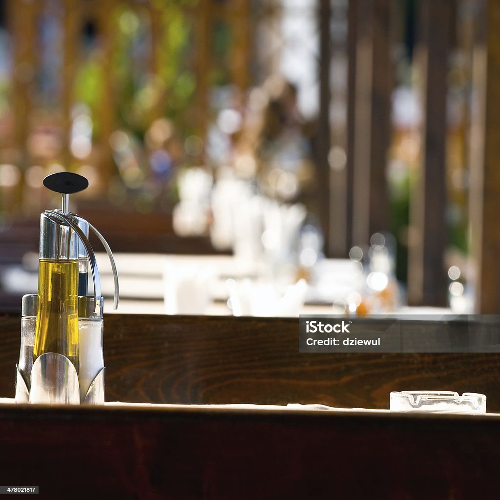 Ristorante tavolo da pranzo, impostato e pronto - Foto stock royalty-free di Aceto
