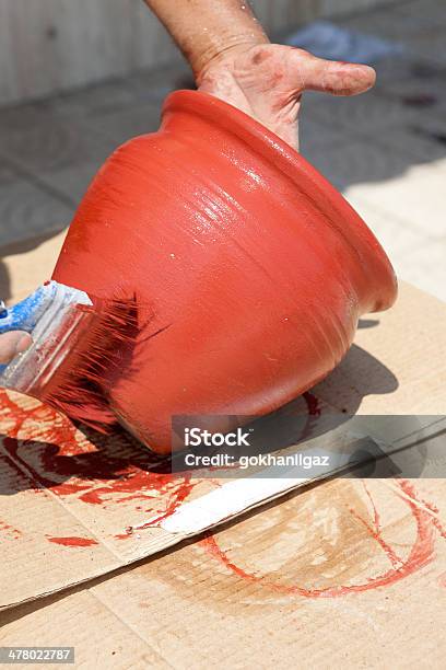 Foto de Clay Pot e mais fotos de stock de Pintar - Pintar, Vaso de flor, Acabando