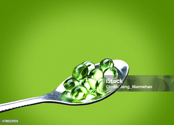 Foto de Silver Spoon Com Pílulas e mais fotos de stock de Bem-estar - Bem-estar, Cheio, Ciência