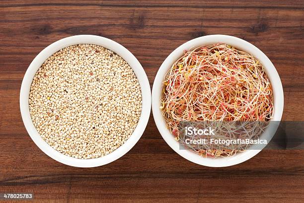 Quinua Semillas Y Sprouts Foto de stock y más banco de imágenes de Alimento - Alimento, Alimentos deshidratados, Beige