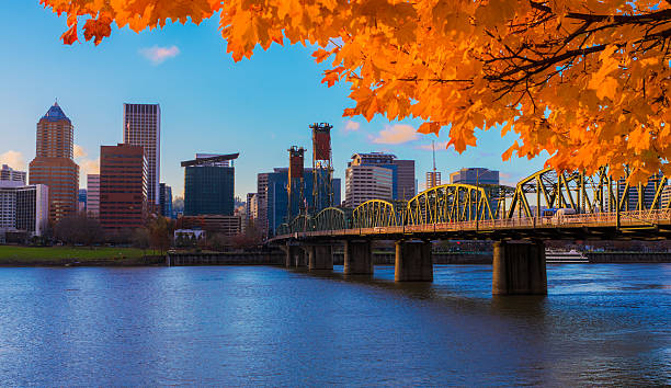 Portland Oregon Waterfront Stock Photo - Download Image Now - Portland -  Oregon, Urban Skyline, Autumn - iStock
