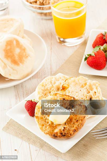Organic Vollkornenglishmuffins Stockfoto und mehr Bilder von Brotsorte - Brotsorte, Englische Kultur, Erfrischung