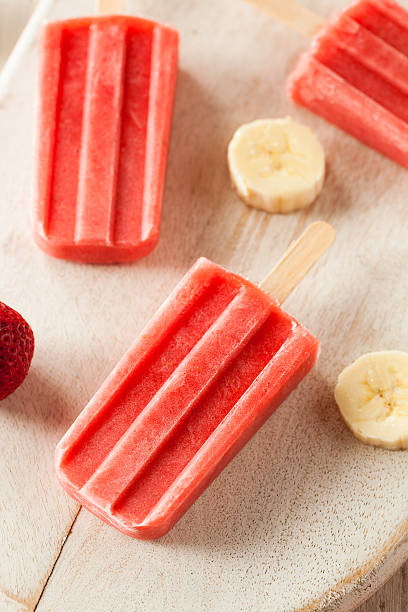 istock Homemade Strawberry and Banana Popsicles 478032532