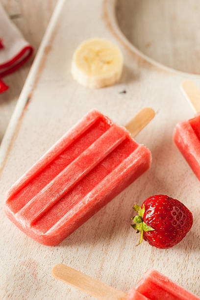 istock Homemade Strawberry and Banana Popsicles 478032542