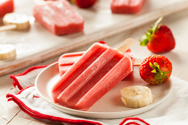 istock Homemade Strawberry and Banana Popsicles 478032556