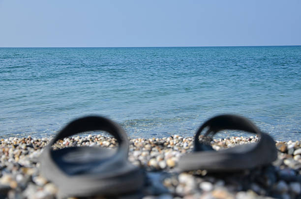 Flip-flops na frente do mar - fotografia de stock