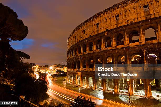 Noc W Koloseum - zdjęcia stockowe i więcej obrazów Amfiteatr - Amfiteatr, Architektura, Bez ludzi
