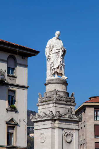 Como dedicado una estatua a la rotonda de ciudadano: Alessandro Volta photo