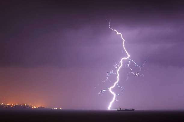 雷の海 - thunderstorm storm lightning illuminated ストックフォトと画像