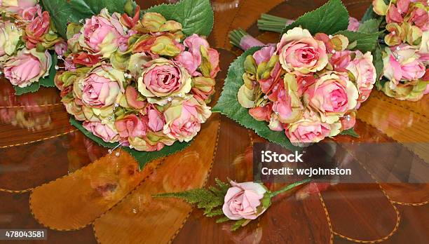 Photo libre de droit de Soie Roses Bouquet De Mariage banque d'images et plus d'images libres de droit de Bouquet formel - Bouquet formel, Disposition, Fleur - Flore