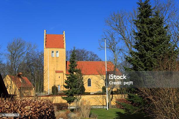 Solrød Kirke Parish Church - Fotografie stock e altre immagini di Architettura - Architettura, Chiesa, Composizione orizzontale