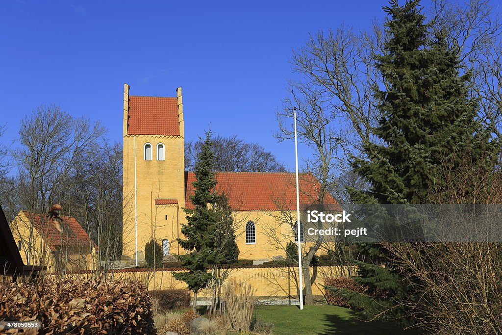 Solrød Kirke Igreja - Foto de stock de Aldeia royalty-free