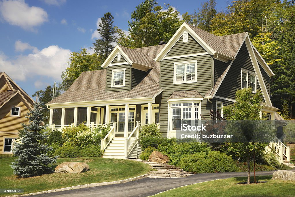 Schöne grüne Landschaft House - Lizenzfrei Wohnhaus Stock-Foto