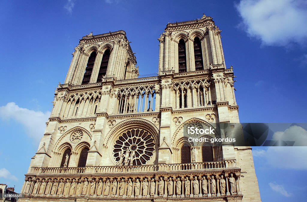 Gothic fachada da Catedral de Notre-Dame de Paris - Foto de stock de Arco - Característica arquitetônica royalty-free