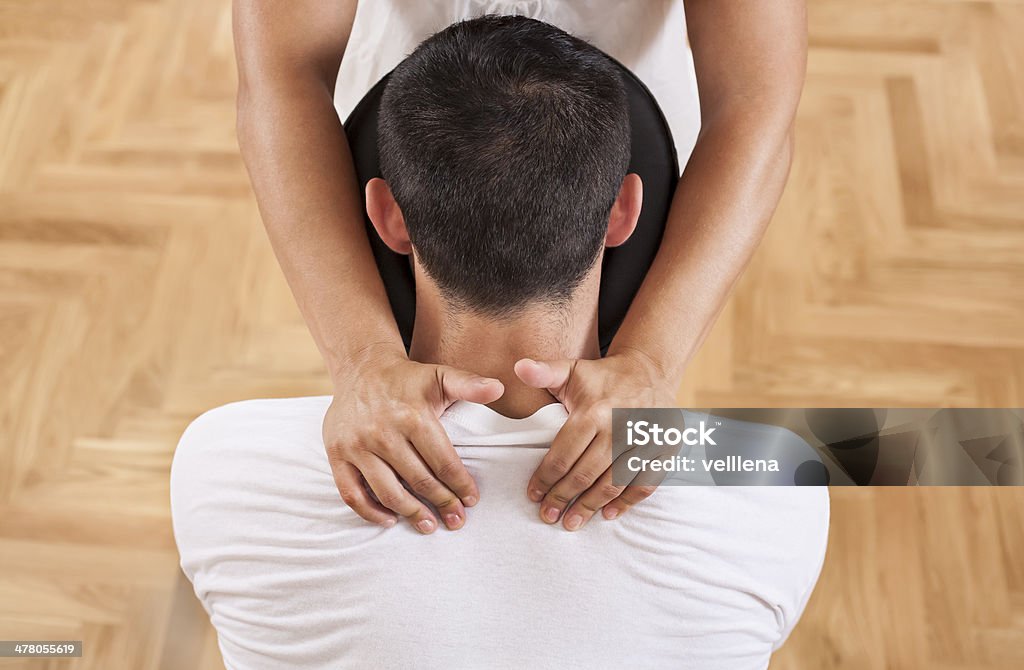 Massage von Rücken - Lizenzfrei Stuhl Stock-Foto