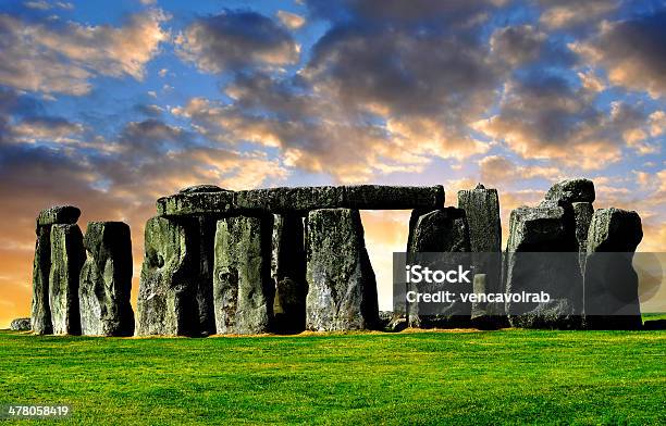 Stonehenge Foto de stock y más banco de imágenes de Stonehenge - Stonehenge, Aire libre, Ambiente atmosférico