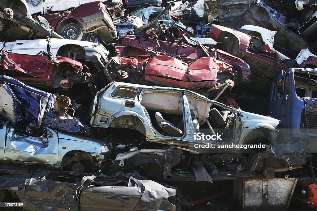 Pared de descarte los automóviles - Foto de stock de Cementerio de coches libre de derechos