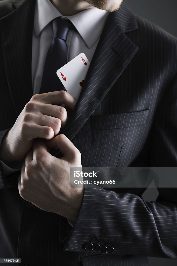 Бизнесмен с АС карты - Стоковые фото Азартные игры роялти-фри